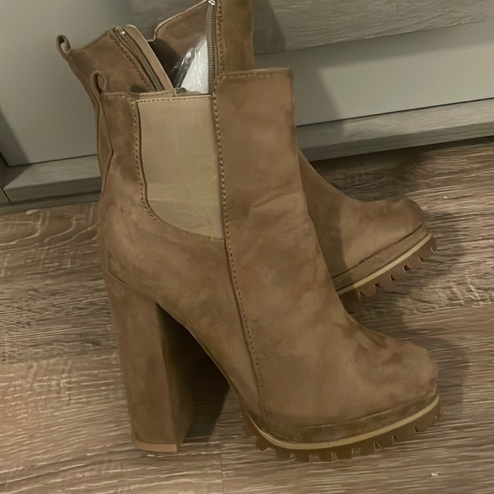 Women’s heel boots